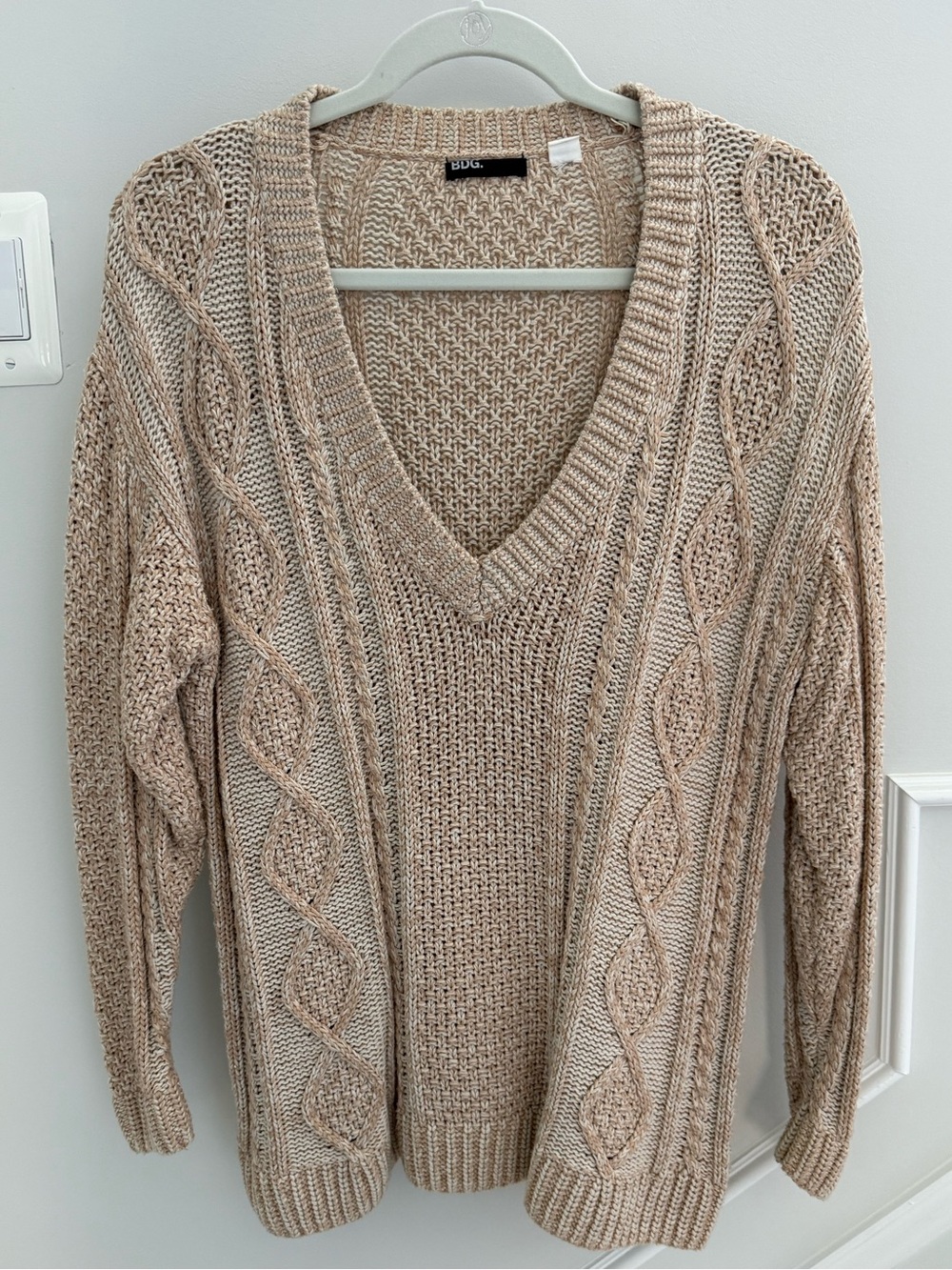 BDG Cream Cable Knit V-Neck Oversized Sweater 🫶🏻🍂❄️